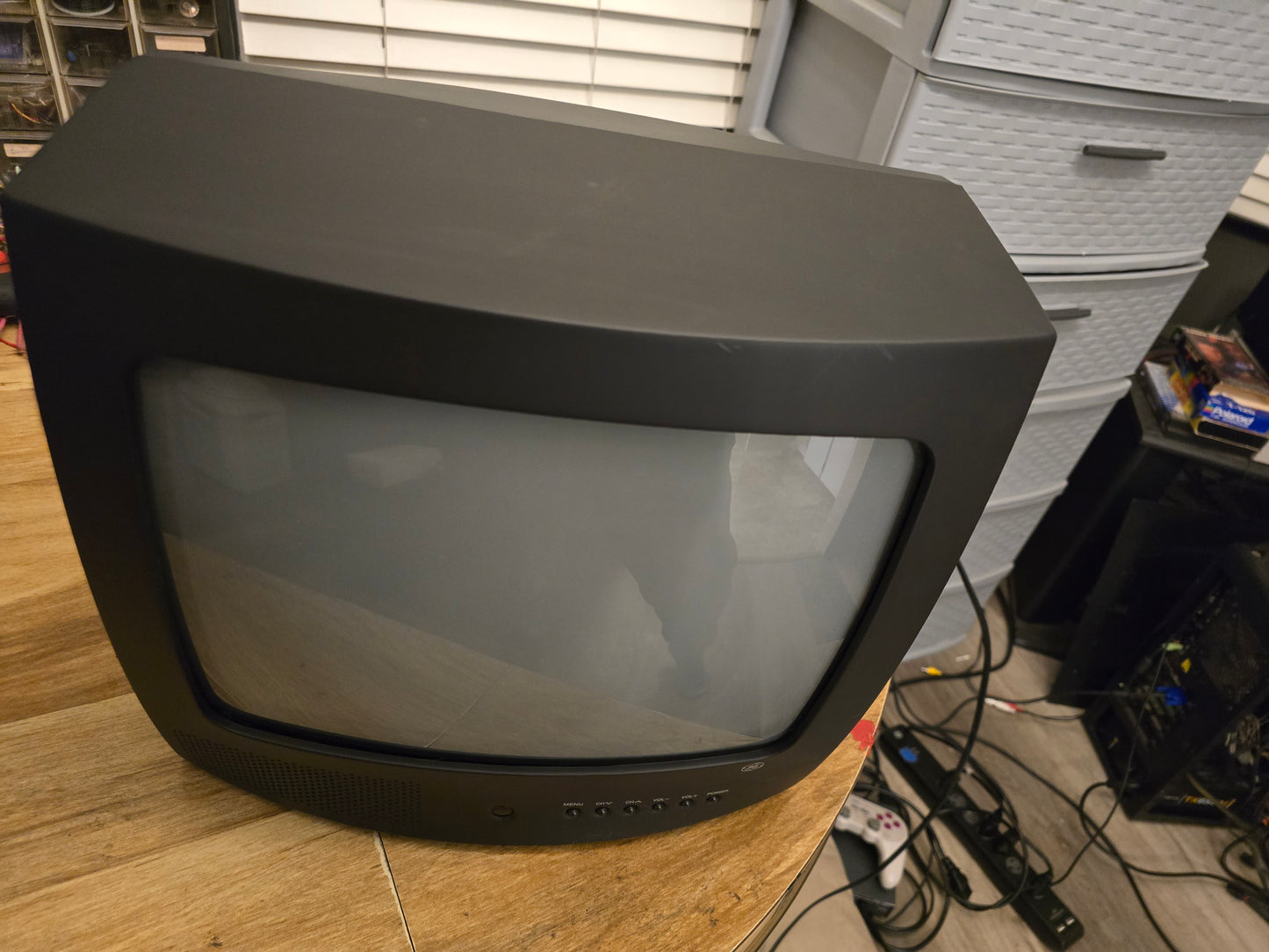 13" GE/Commodore 1702