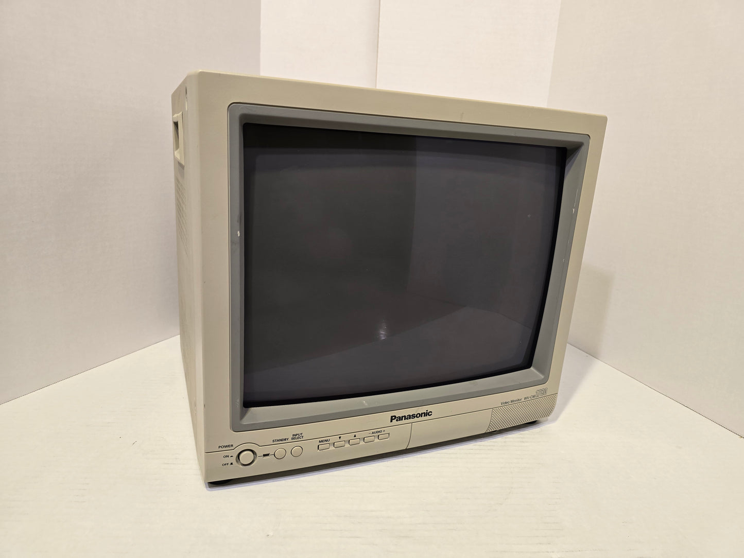 17" Panasonic WV-CM1780