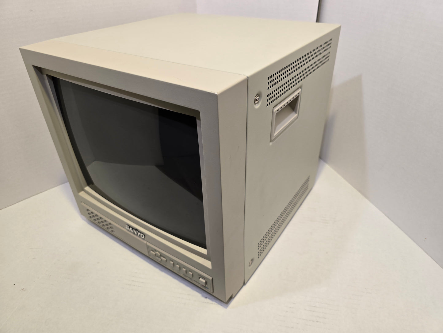 Sanyo VMC-8614F Monitor