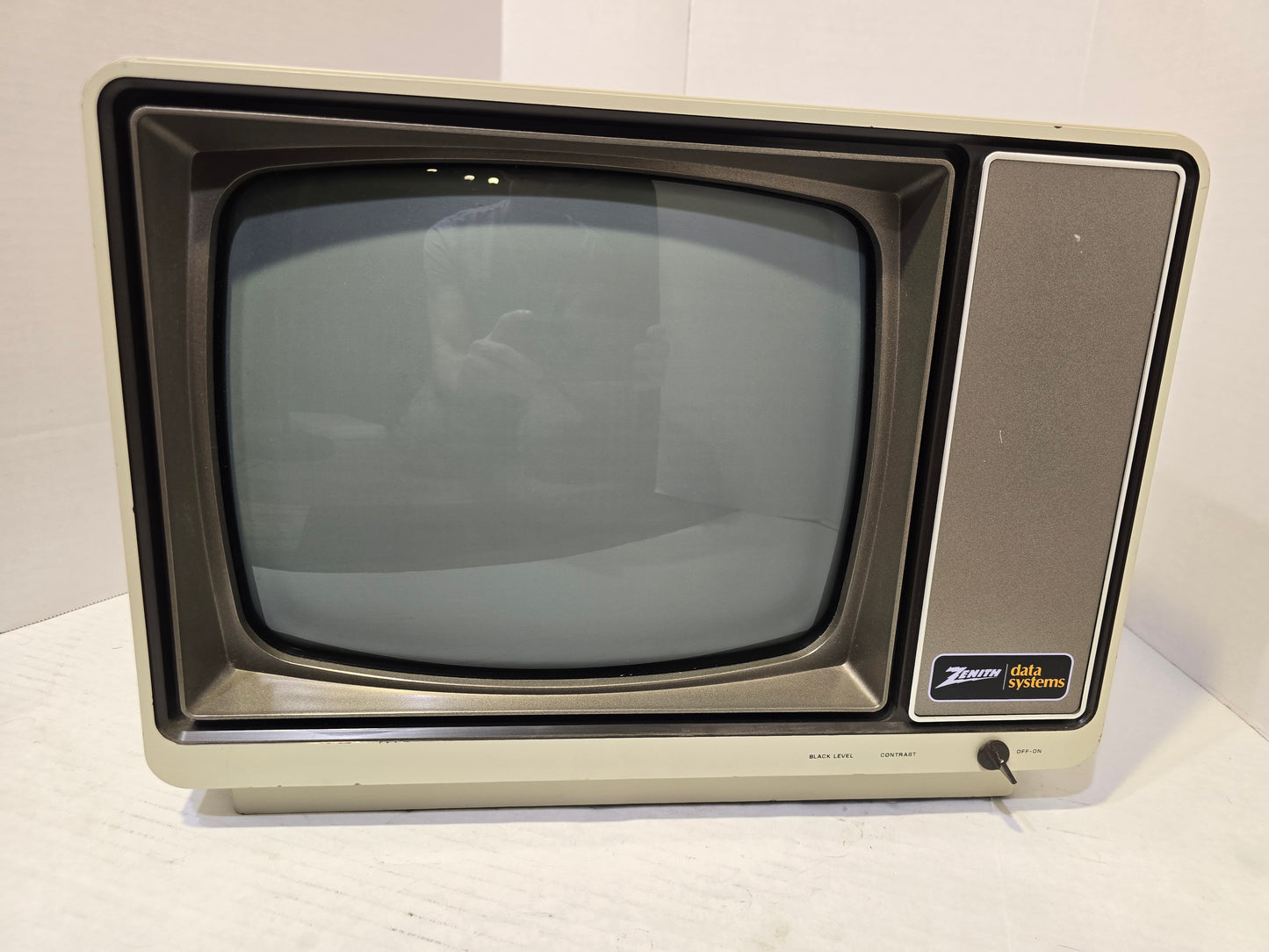 Zenith Monochrome (Green) Monitor W/ Composite ZVM-121