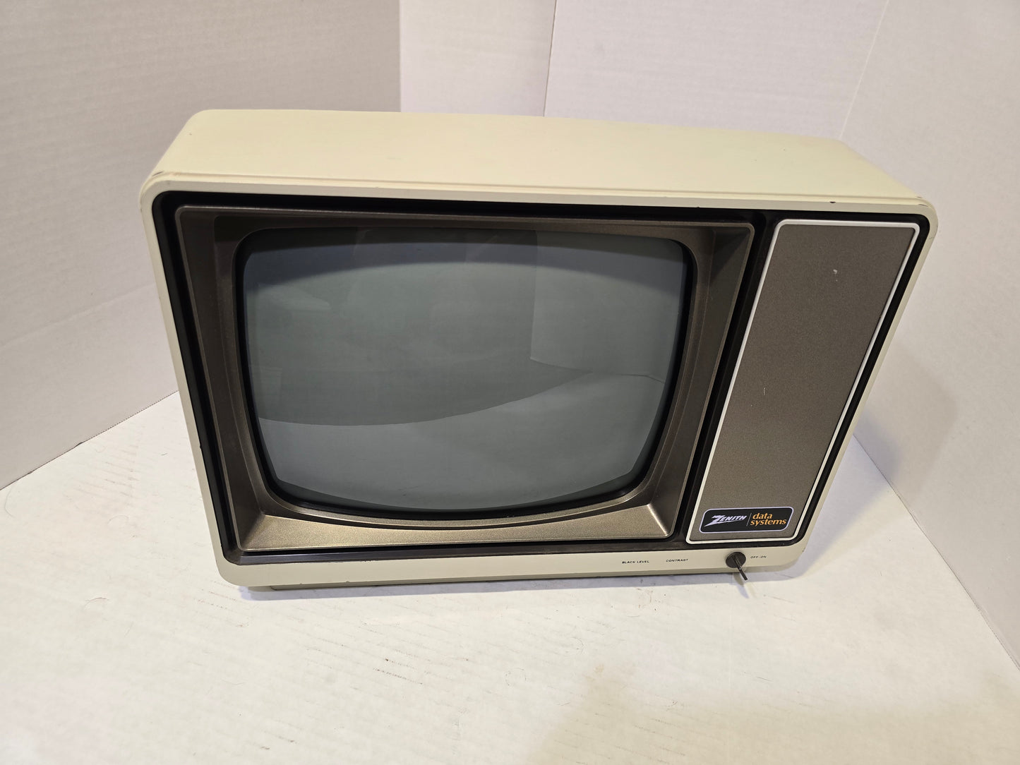 Zenith Monochrome (Green) Monitor W/ Composite ZVM-121