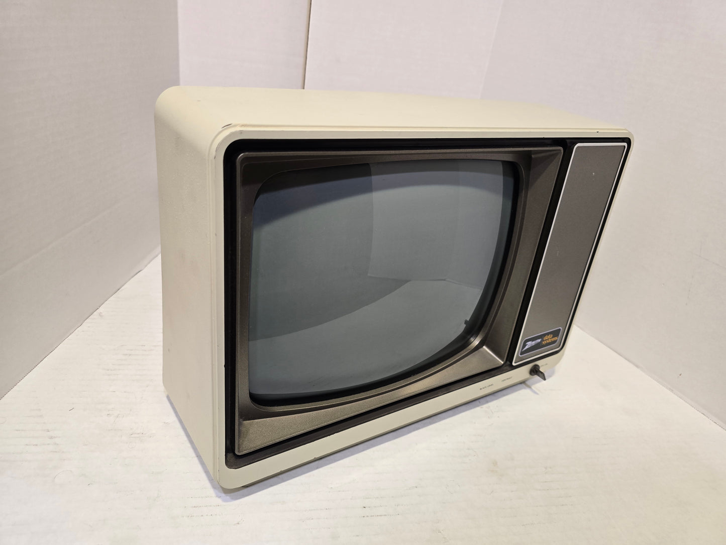 Zenith Monochrome (Green) Monitor W/ Composite ZVM-121