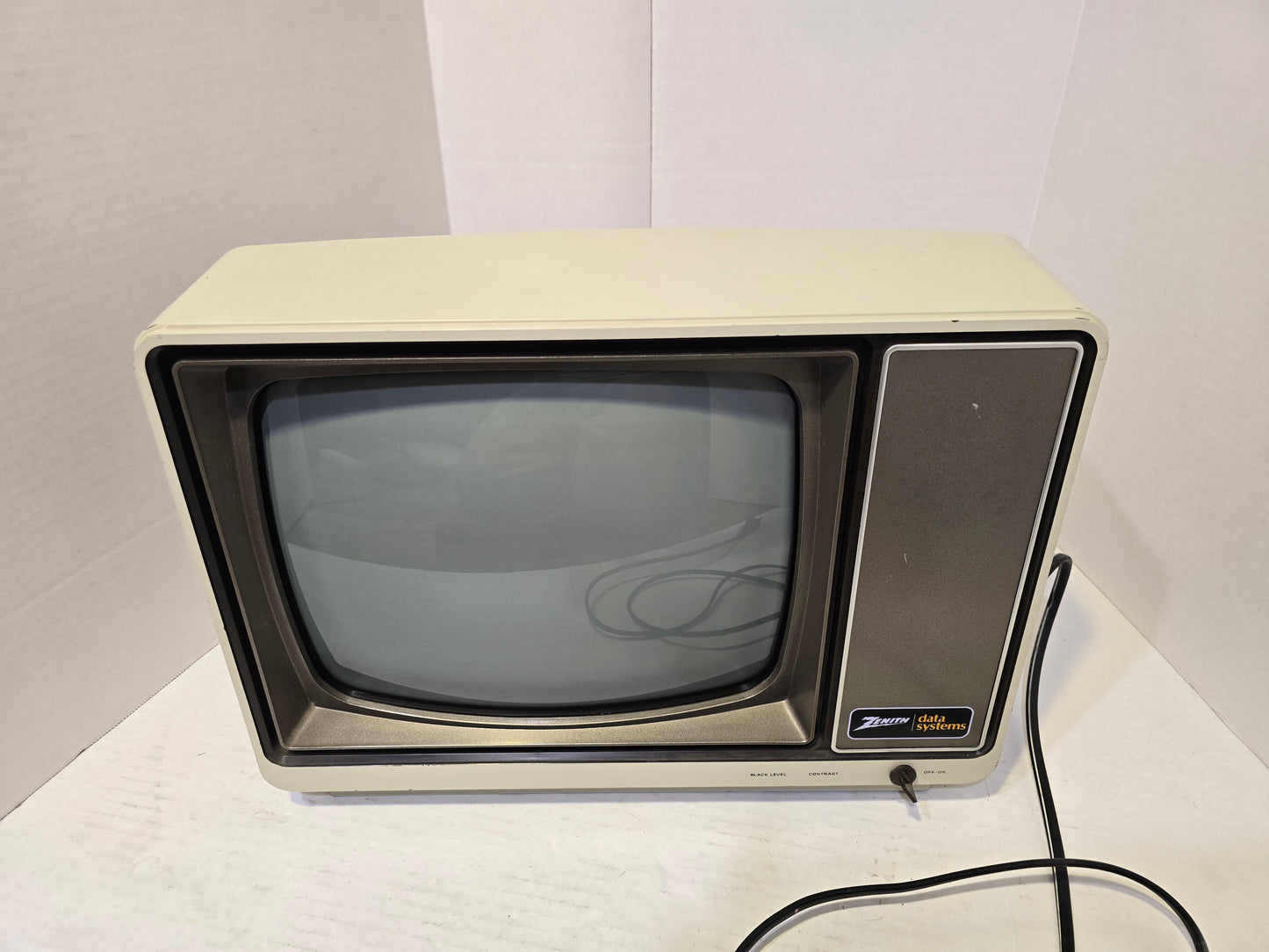 Zenith Monochrome (Green) Monitor W/ Composite ZVM-121